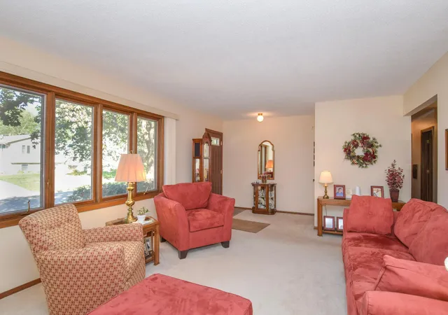 Photo 4 of Single family home for sale at 2376 Standridge Ave, Saint Paul, MN 55109 | MLS# 7157678 | Listing updated on 2026-10-09