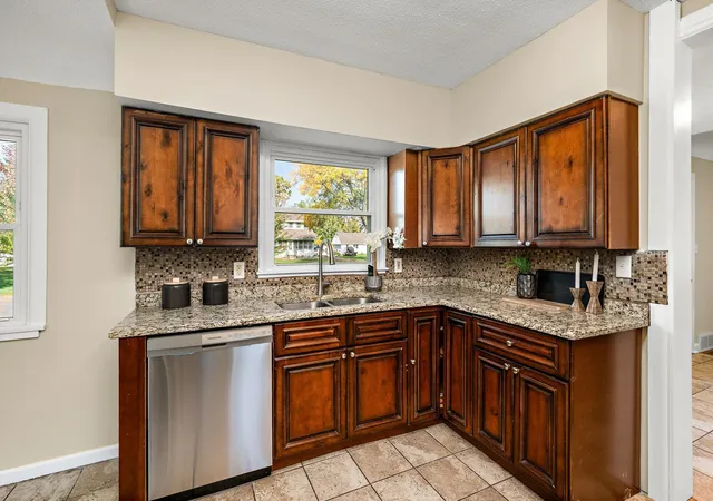 Photo 4 of Single family home for sale at 2338 15th Avenue E, Saint Paul, MN 55109 | MLS# 7157689 | Listing updated on 2026-10-14