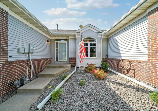 Photo 3 of Single family home for sale at 15171 Claret Cir, Rosemount, MN 55068 | MLS# 7157694 | Listing updated on 2026-10-17