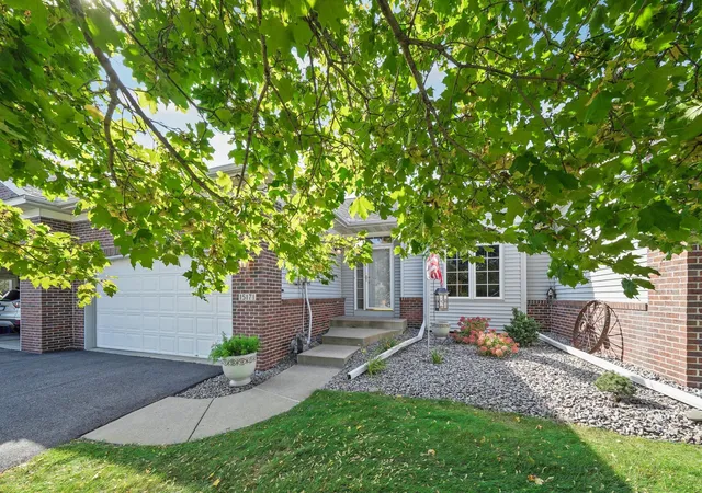 Photo 4 of Single family home for sale at 15171 Claret Cir, Rosemount, MN 55068 | MLS# 7157694 | Listing updated on 2026-10-17