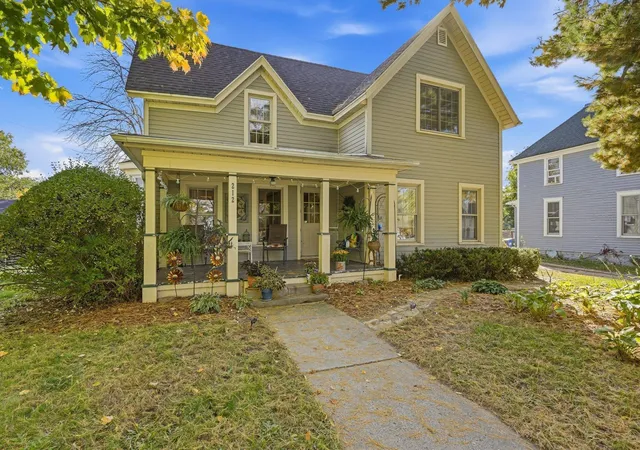 Photo 1 of Single family home for sale at 212 6th Street E, Northfield, MN 55057 | MLS# 7157704 | Listing updated on 2026-10-10