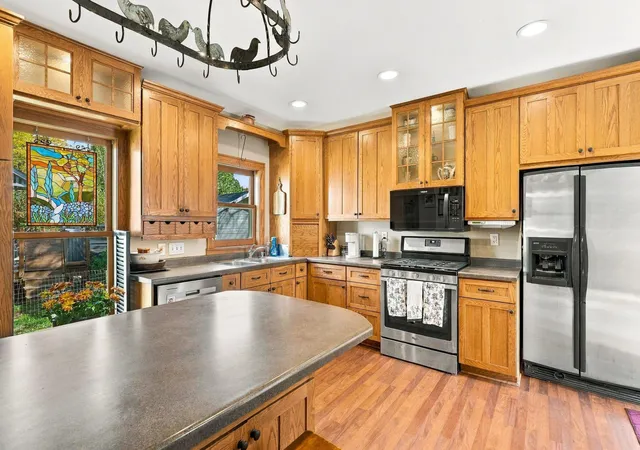 Photo 3 of Single family home for sale at 212 6th Street E, Northfield, MN 55057 | MLS# 7157704 | Listing updated on 2026-10-10