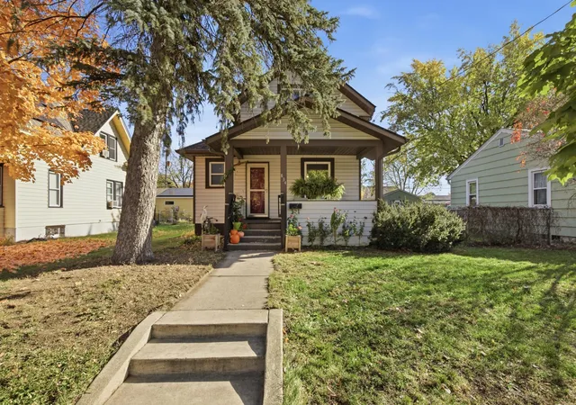 Photo 3 of Single family home for sale at 834 Mckinley Pl S, Saint Cloud, MN 56301 | MLS# 7157705 | Listing updated on 2026-10-23