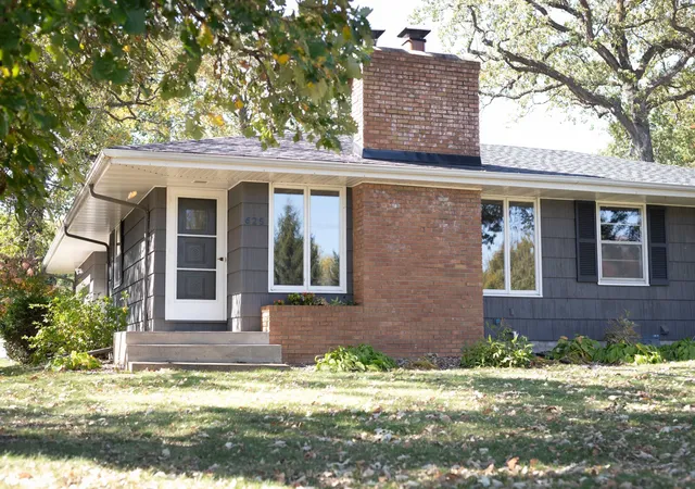 Single family home for sale at 625 Rosswood Ln, Wayzata, MN 55391 | MLS# 7157718
