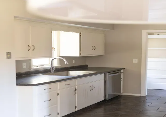 Photo 3 of Single family home for sale at 625 Rosswood Ln, Wayzata, MN 55391 | MLS# 7157718 | Listing updated on 2026-10-11