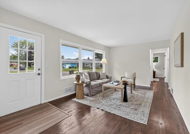 Photo 2 of Single family home for sale at 1211 Sunnyside Dr, Farmington, MN 55024 | MLS# 7157725 | Listing updated on 2026-10-09