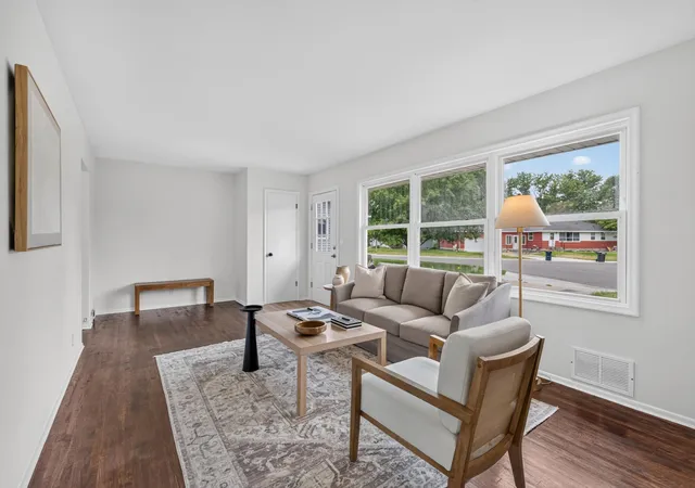 Photo 3 of Single family home for sale at 1211 Sunnyside Dr, Farmington, MN 55024 | MLS# 7157725 | Listing updated on 2026-10-09