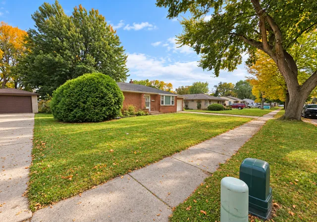 Photo 1 of Single family home for sale at 1012 Becker Ave SE, Willmar, MN 56201 | MLS# 7157727 | Listing updated on 2026-10-09