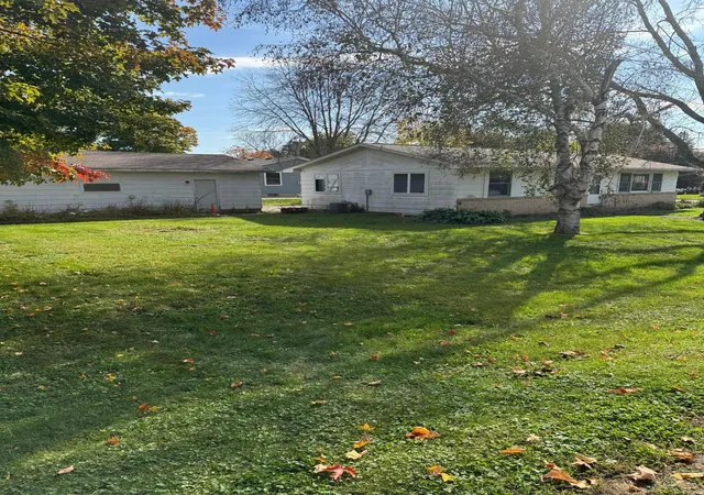 Photo 3 of Single family home for sale at 211 4th Avenue Sw, Pine Island, MN 55963 | MLS# 7157733 | Listing updated on 2026-10-21