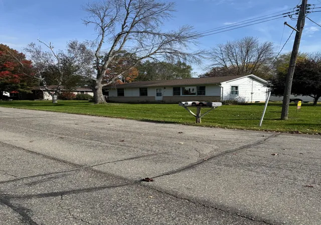 Photo 3 of Single family home for sale at 211 4th Avenue Sw, Pine Island, MN 55963 | MLS# 7157733 | Listing updated on 2026-10-10