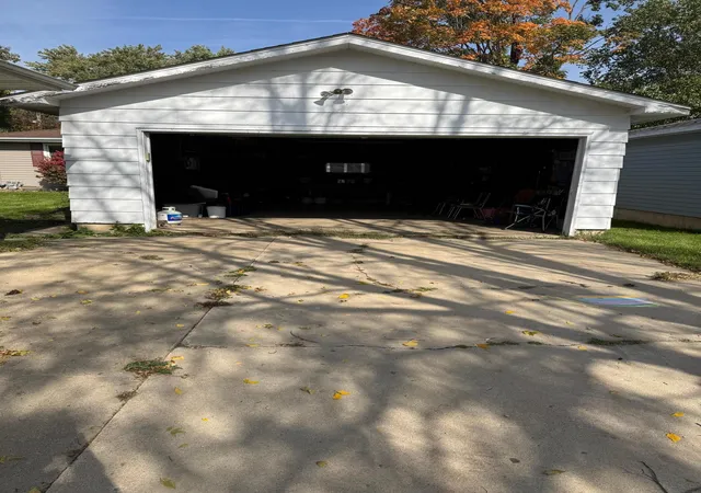 Photo 4 of Single family home for sale at 211 4th Avenue SW, Pine Island, MN 55963 | MLS# 7157733 | Listing updated on 2026-10-10