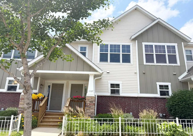 Photo 3 of Single family home for sale at 1087 Barclay St, Saint Paul, MN 55106 | MLS# 7157741 | Listing updated on 2026-10-15