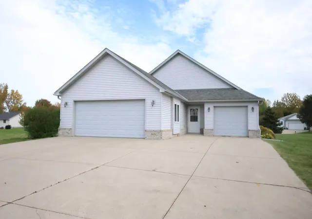 Single family home for sale at 605 Cottonwood Ave, Litchfield, MN 55355 | MLS# 7157750
