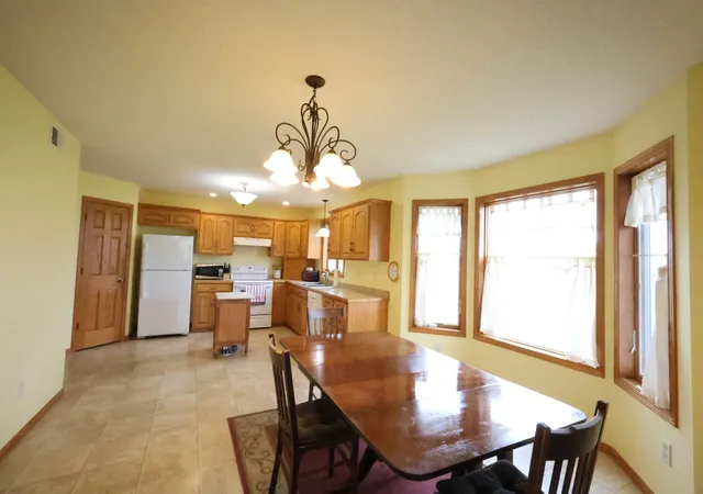 Photo 4 of Single family home for sale at 605 Cottonwood Ave, Litchfield, MN 55355 | MLS# 7157750 | Listing updated on 2026-10-23