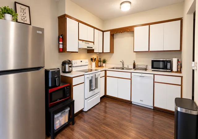 Listing Photo 5 - Condo for sale in building located at 1591 Sloan St, Saint Paul, MN 55130