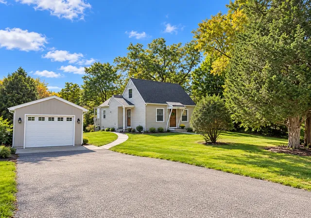 Photo 1 of Single family home for sale at 10605 Belmont Rd, Hopkins, MN 55305 | MLS# 7157780 | Listing updated on 2026-10-10