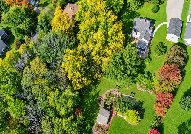 Photo 2 of Single family home for sale at 10605 Belmont Rd, Hopkins, MN 55305 | MLS# 7157780 | Listing updated on 2026-10-10