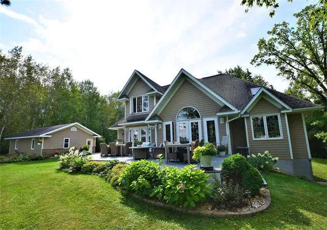 Photo 2 of Single family home for sale at 204 River Dr Ne, Baudette, MN 56623 | MLS# 7157787 | Listing updated on 2026-10-09