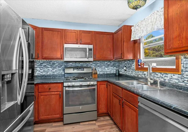 Photo 2 of Single family home for sale at 1919 W Arrowhead Rd, Duluth, MN 55811 | MLS# 7157841 | Listing updated on 2026-10-10