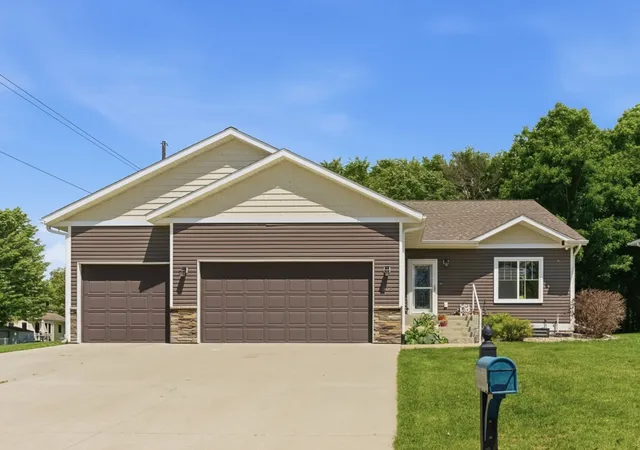 Single family home for sale at 300 Tanager Rd, Mankato, MN 56001 | MLS# 7157847