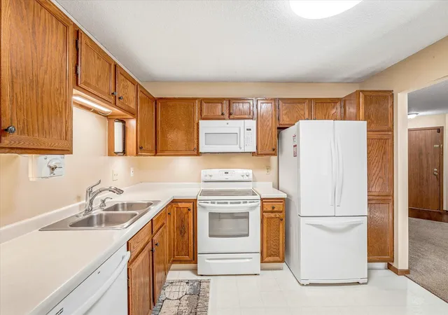 Photo 4 of Condo for sale at 10938 Quebec Ave S, Minneapolis, MN 55438 | MLS# 7157863 | Listing updated on 2026-10-22