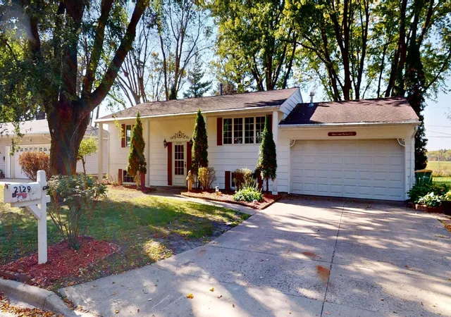 Photo 1 of Single family home for sale at 2129 Highland Ave, Albert Lea, MN 56007 | MLS# 7157870 | Listing updated on 2026-10-20