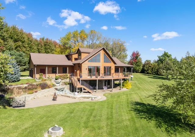 Photo 3 of Single family home for sale at 14985 County Rd 31, Altura, MN 55910 | MLS# 7157877 | Listing updated on 2026-10-13