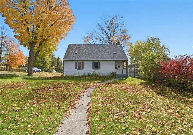 Photo 4 of Single family home for sale at 128 E Mankato St, Duluth, MN 55803 | MLS# 7157879 | Listing updated on 2026-10-10