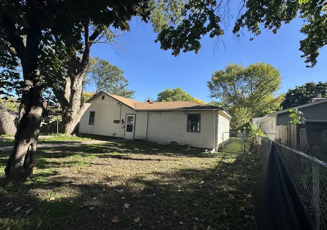 Photo 3 of Single family home for sale at 4635 Xenia Ave N, Minneapolis, MN 55422 | MLS# 7157882 | Listing updated on 2026-10-10
