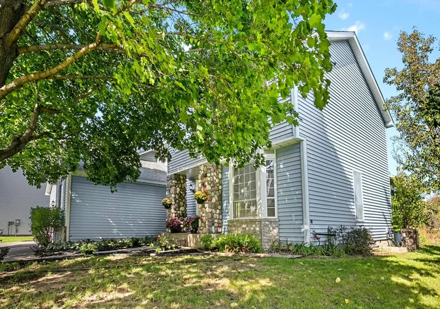 Photo 2 of Single family home for sale at 3229 Meadow Brk Pl, Saint Paul, MN 55125 | MLS# 7157889 | Listing updated on 2026-10-10