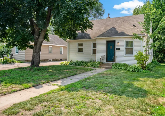 Photo 4 of Single family home for sale at 7512 Emerson Ave S, Minneapolis, MN 55423 | MLS# 7157895 | Listing updated on 2026-10-10
