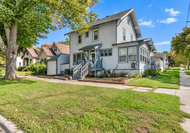 Photo 2 of Single family home for sale at 703 N Broad St, Mankato, MN 56001 | MLS# 7157899 | Listing updated on 2026-10-09