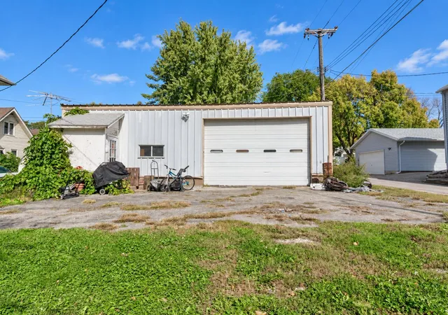 Photo 3 of Single family home for sale at 703 N Broad St, Mankato, MN 56001 | MLS# 7157899 | Listing updated on 2026-10-09