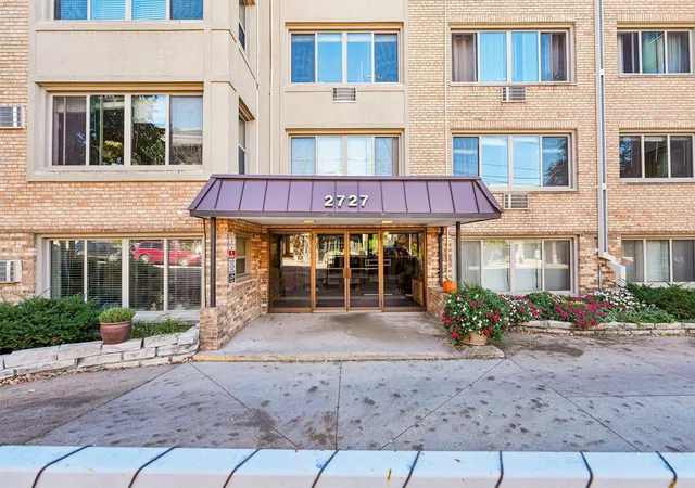 Photo 2 of Condo for sale at 2727 W 43rd Street #103, Minneapolis, MN 55410 | MLS# 7157934 | Listing updated on 2026-10-10