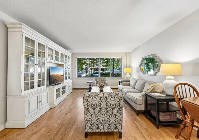Photo 3 of Condo for sale at 2727 W 43rd Street #103, Minneapolis, MN 55410 | MLS# 7157934 | Listing updated on 2026-10-10
