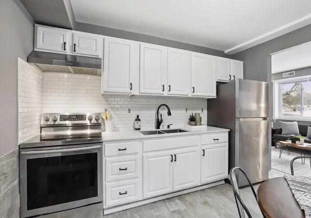 Listing Photo 4 - Condo for sale in building located at 439 Arlington Ave E, Saint Paul, MN 55130