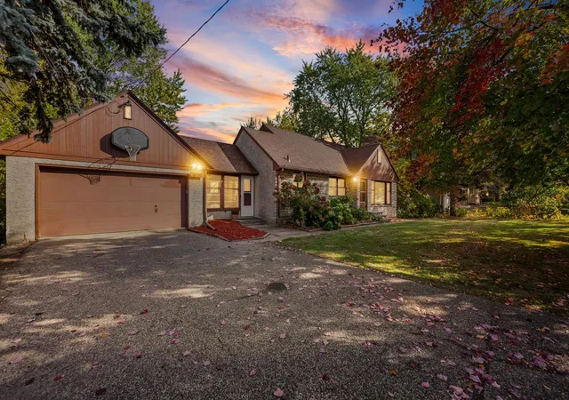 Photo 2 of Single family home for sale at 609 Silver Lake Rd Nw, Saint Paul, MN 55112 | MLS# 7157947 | Listing updated on 2026-10-23
