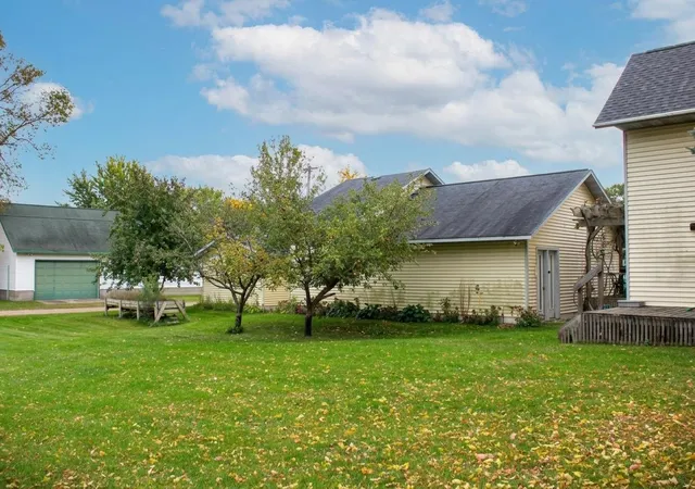 Photo 3 of Single family home for sale at 902 4th Street Ne, Little Falls, MN 56345 | MLS# 7157955 | Listing updated on 2026-10-13