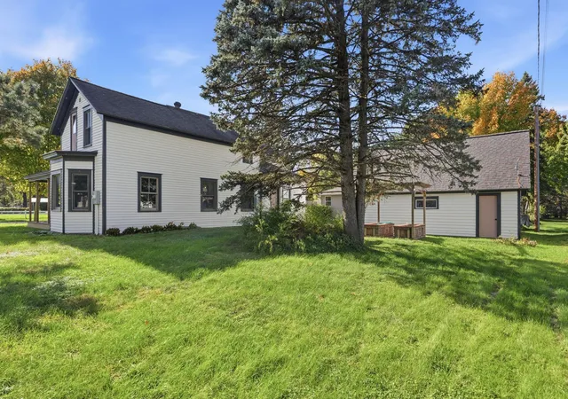 Photo 4 of Single family home for sale at 501 White St SW, Watertown, MN 55388 | MLS# 7157967 | Listing updated on 2026-10-10