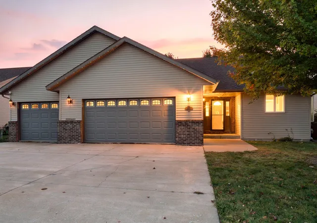 Single family home for sale at 113 Quinion Dr, Mankato, MN 56001 | MLS# 7157975
