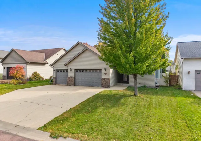 Photo 1 of Single family home for sale at 113 Quinion Dr, Mankato, MN 56001 | MLS# 7157975 | Listing updated on 2026-10-16