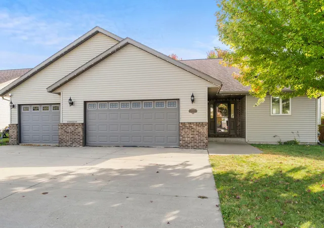 Photo 4 of Single family home for sale at 113 Quinion Dr, Mankato, MN 56001 | MLS# 7157975 | Listing updated on 2026-10-16