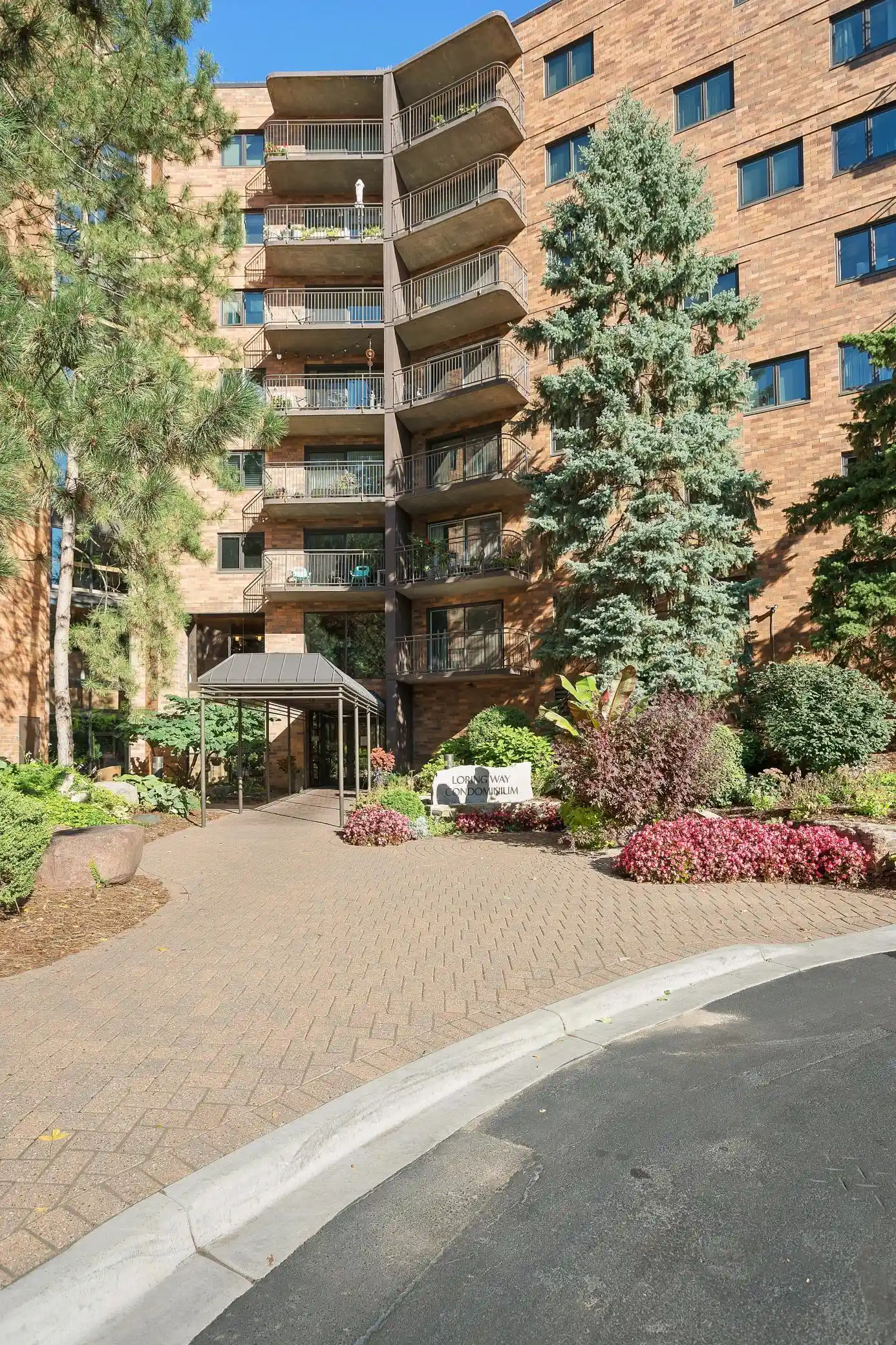 Listing Photo 1 - Condo for sale in 210 W Grant St located at 210 W Grant St, Minneapolis, MN 55403 - Unit #218