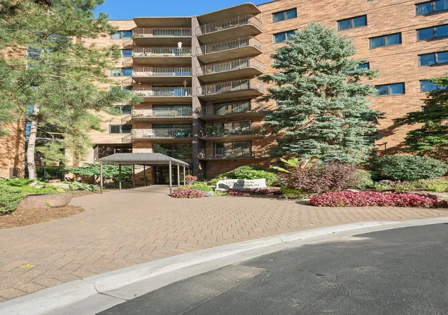 Condo for sale at 210 W Grant St #218, Minneapolis, MN 55403 | MLS# 7157977