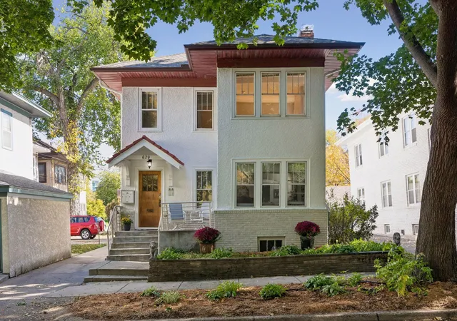 Photo 2 of Multi family home for sale at 629 Kenwood Pkwy, Minneapolis, MN 55403 | MLS# 7157981 | Listing updated on 2026-10-12