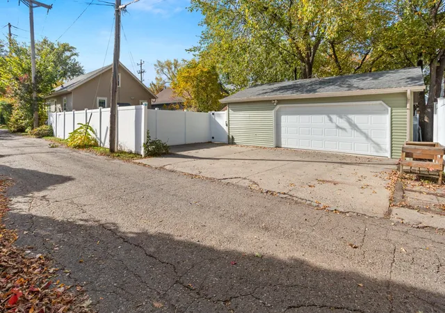 Photo 4 of Single family home for sale at 1115 11th Avenue N, Fargo, ND 58102 | MLS# 7157993 | Listing updated on 2026-10-09