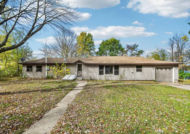 Photo 3 of Single family home for sale at 31552 London Dr Ne, Cambridge, MN 55008 | MLS# 7158030 | Listing updated on 2026-10-23