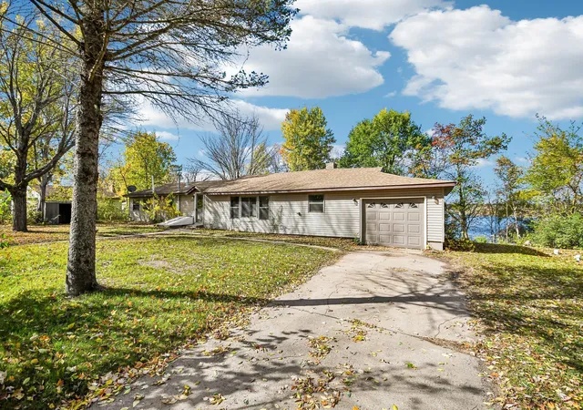 Photo 3 of Single family home for sale at 31552 London Dr NE, Cambridge, MN 55008 | MLS# 7158030 | Listing updated on 2026-10-23
