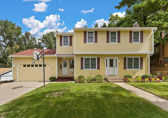 Photo 3 of Single family home for sale at 1575 Woodland Dr, Red Wing, MN 55066 | MLS# 7158043 | Listing updated on 2026-10-29