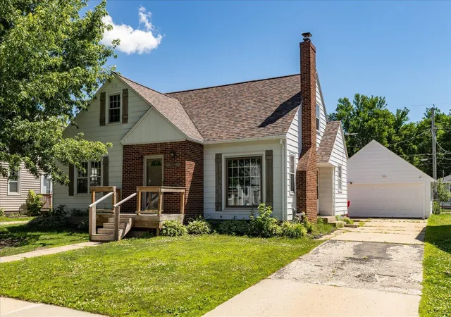 Single family home for sale at 1108 12th Avenue NE, Rochester, MN 55906 | MLS# 7158045